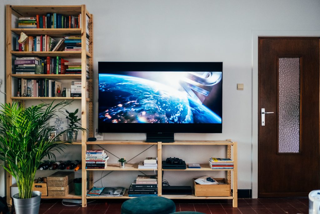 Sala de estar com a melhor smart TV Samsung