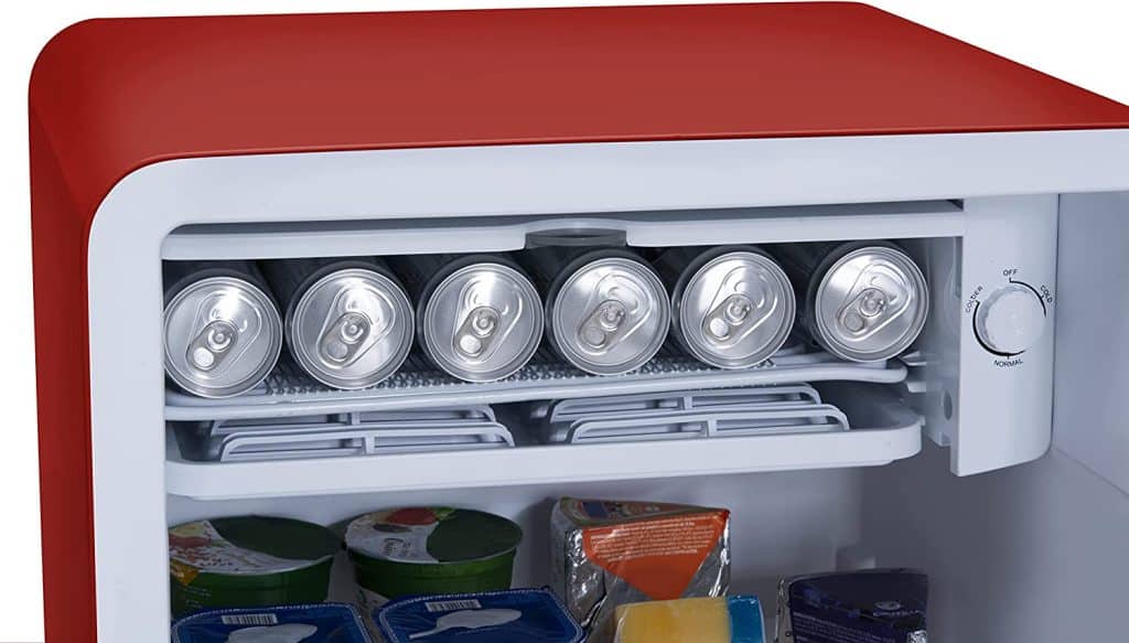 Compartimento de latas do melhor frigobar.