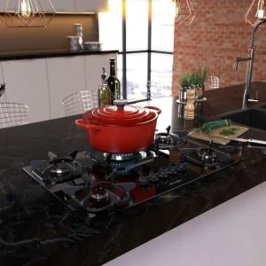 Melhor cooktop 5 bocas com panela vermelha em cima.