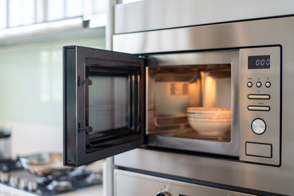 Forno elétrico de embutir pode elevar o design de sua cozinha
